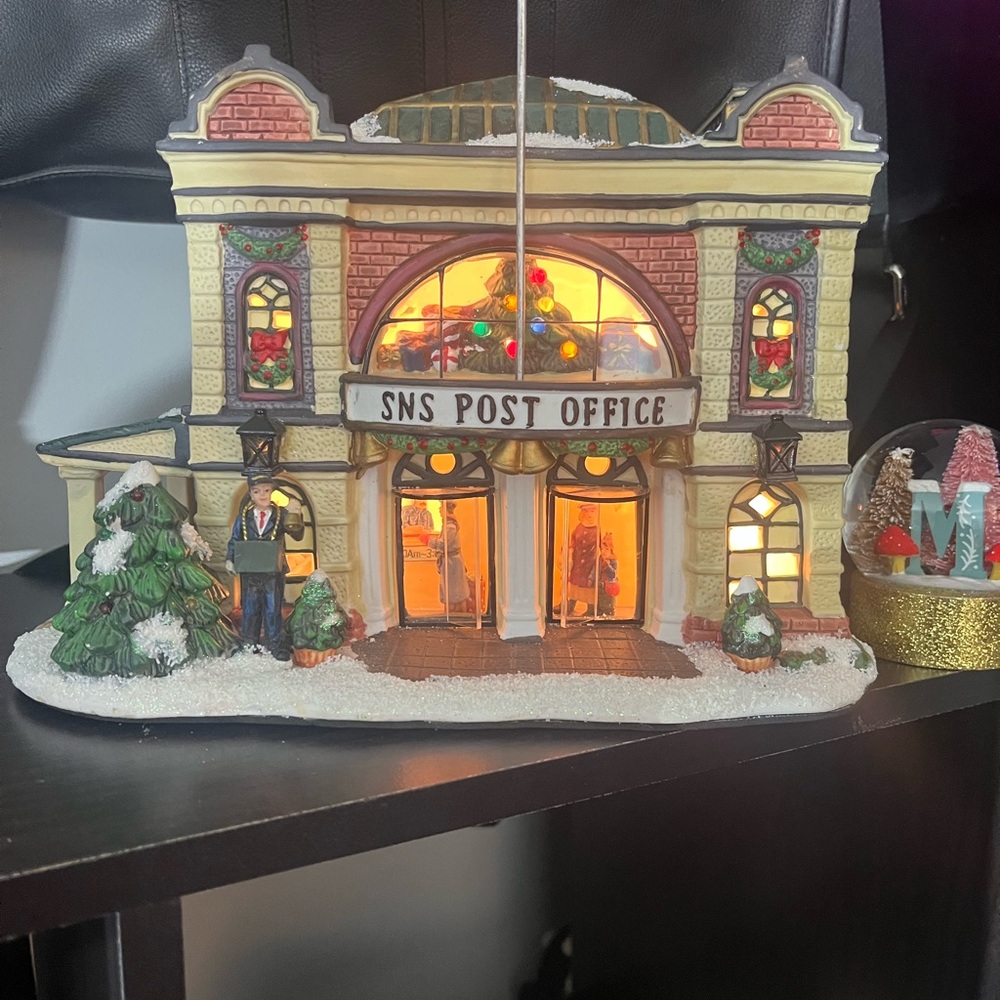 Illuminated Post Office Christmas Village Decor 2005 vintage
